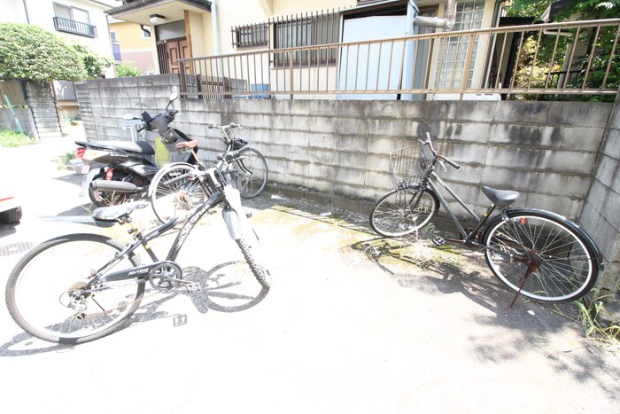 物件外観写真5　(駐輪場)