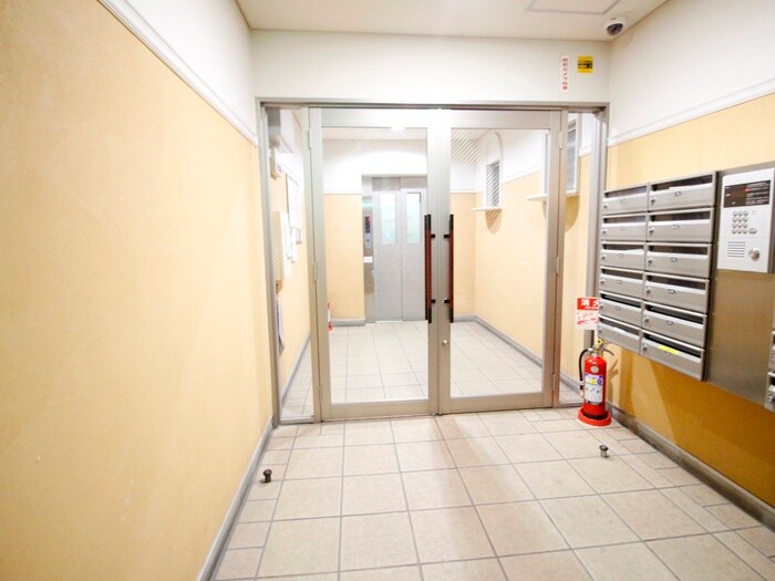 物件外観写真5　(エントランス部分)