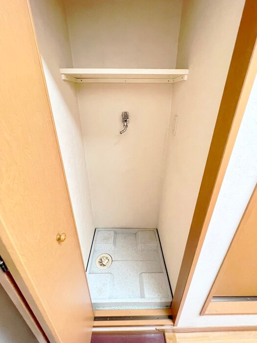 物件内観写真16　(洗濯機置場)