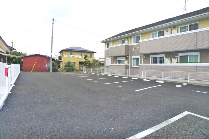 物件外観写真5　(駐車場)