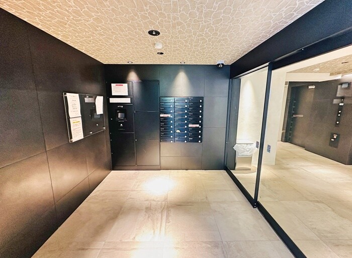 物件外観写真2　(エントランス部分)