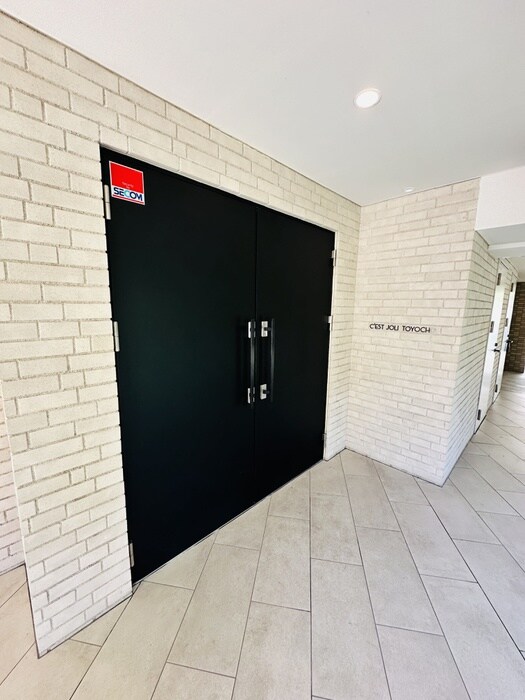 物件外観写真5　(エントランス部分)