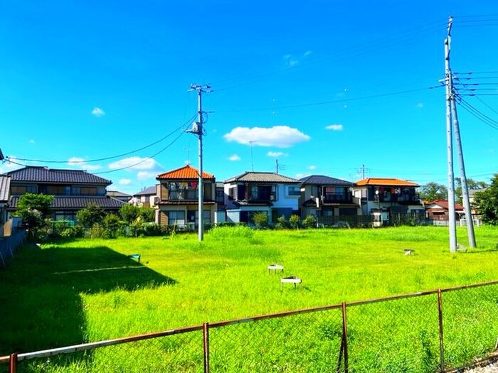 物件内観写真8　(室内からの展望)