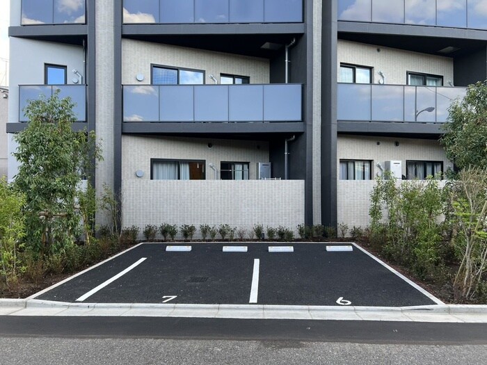 物件外観写真5　(駐車場)