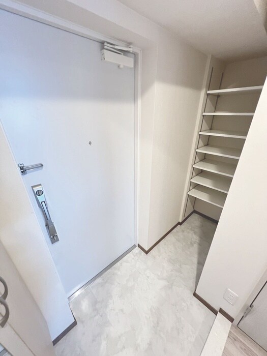 物件内観写真18　(玄関)