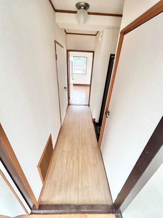 物件内観写真16　(廊下)