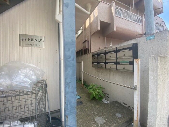 物件外観写真3　(エントランス部分)