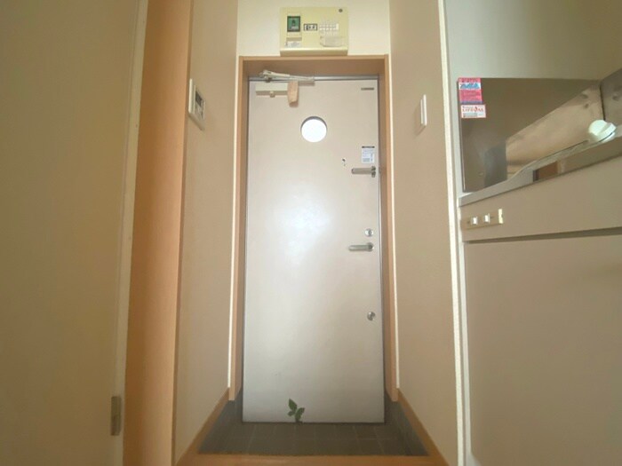 物件内観写真16　(玄関)