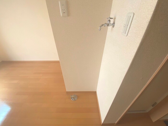 物件内観写真18　(洗濯機置場)