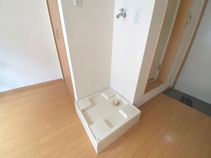 物件内観写真18　(洗濯機置場)