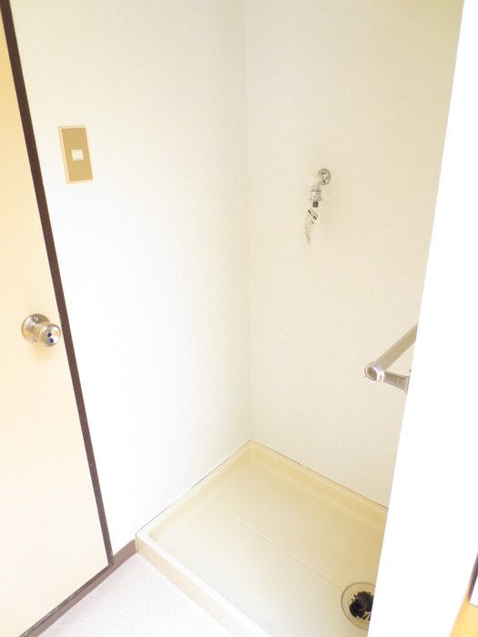 物件内観写真14　(洗濯機置場)