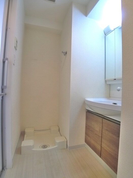 物件内観写真11　(洗濯機置場)