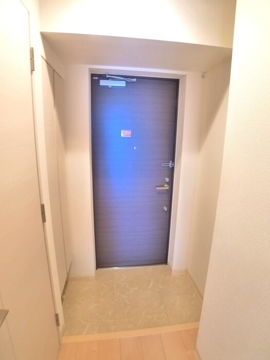 物件内観写真13　(玄関)