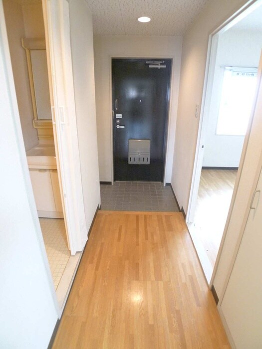 物件内観写真7　(玄関)