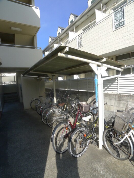 物件外観写真3　(駐輪場)
