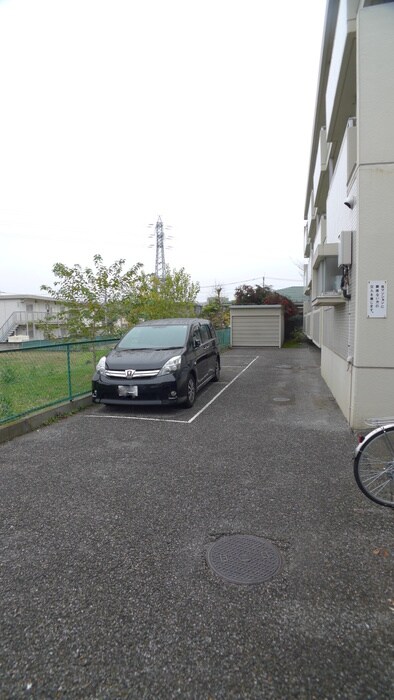 物件外観写真5　(駐車場)