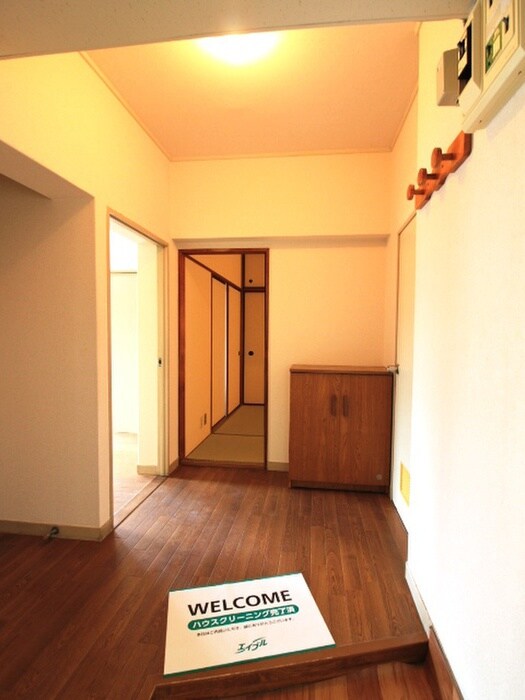 物件内観写真4　(玄関)