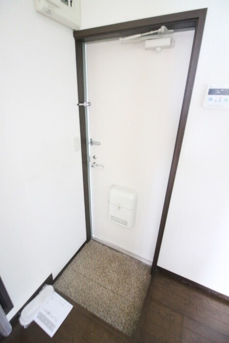 物件内観写真16　(玄関)
