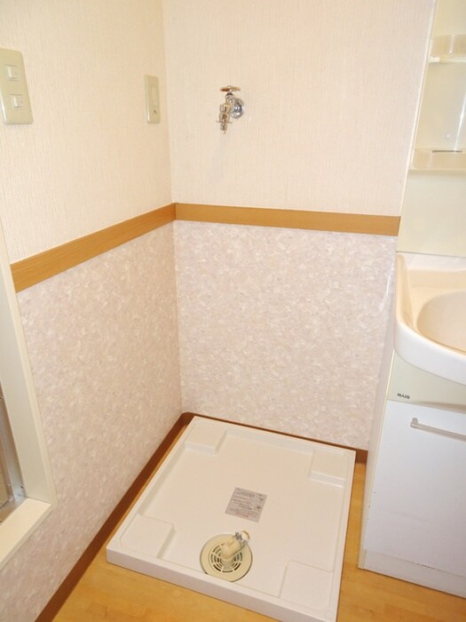 物件内観写真15　(洗濯機置場)