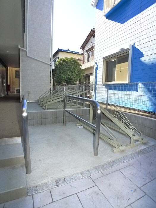 物件外観写真5　(駐輪場)