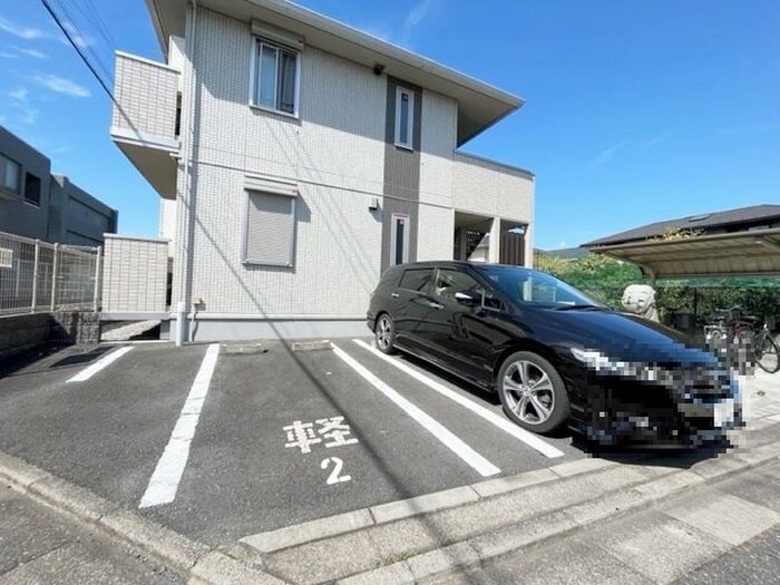 物件外観写真5　(駐車場)