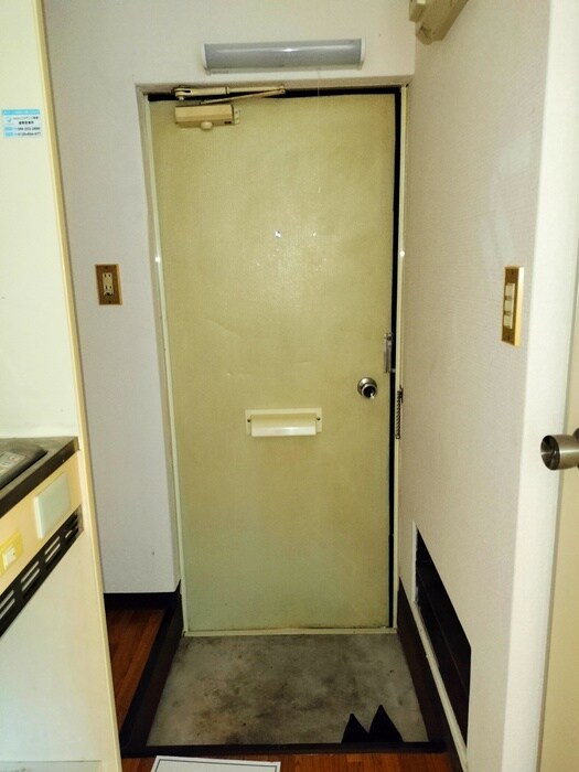 物件内観写真5　(玄関)
