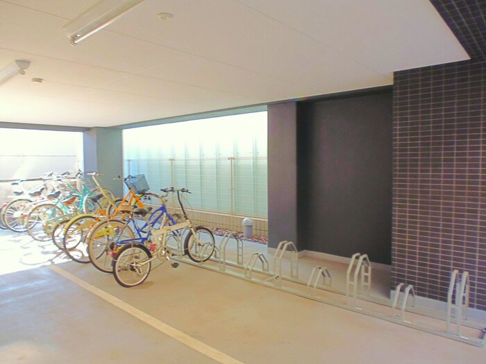 物件外観写真3　(駐輪場)