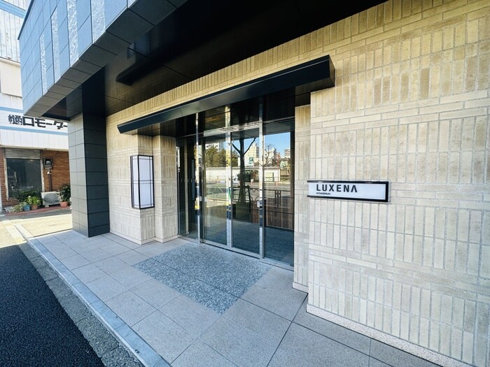 物件外観写真2　(エントランス部分)