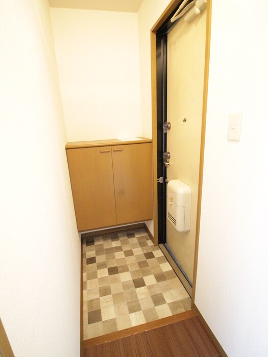 物件内観写真16　(玄関)