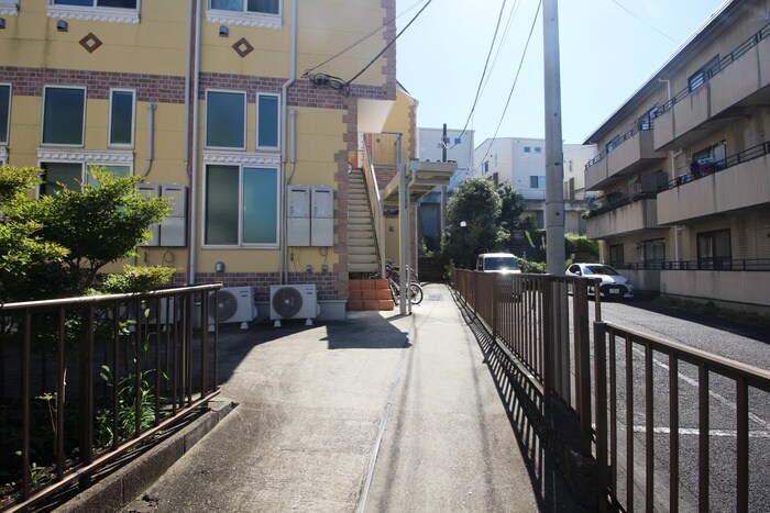 物件外観写真4　(エントランス部分)