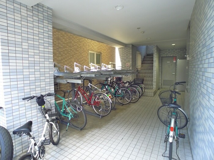 物件外観写真4　(駐輪場)