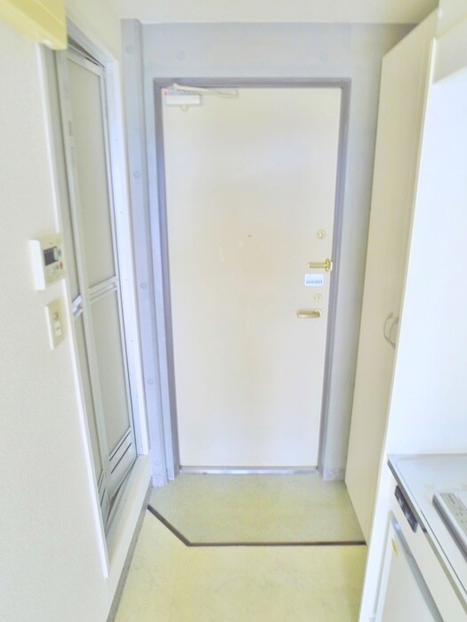 物件内観写真18　(玄関)