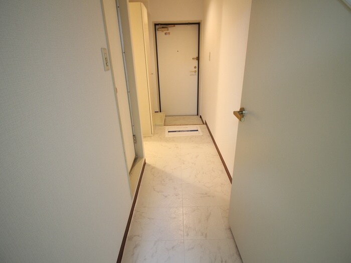 物件内観写真9　(廊下)