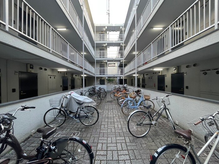 物件外観写真6　(駐輪場)