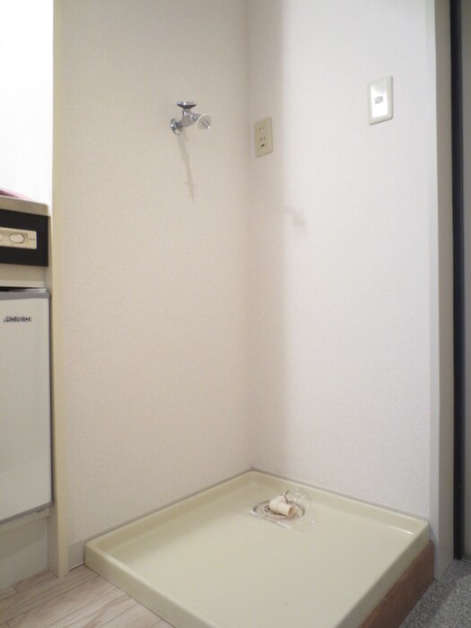 物件内観写真11　(洗濯機置場)