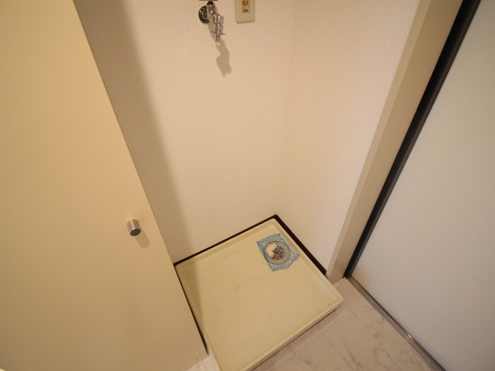 物件内観写真12　(洗濯機置場)