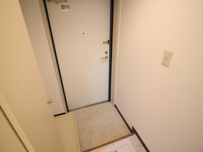 物件内観写真13　(玄関)