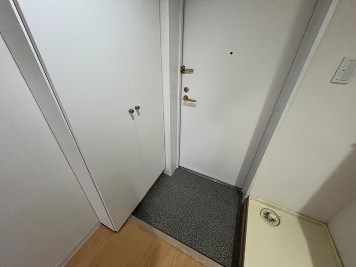 物件内観写真15　(玄関)