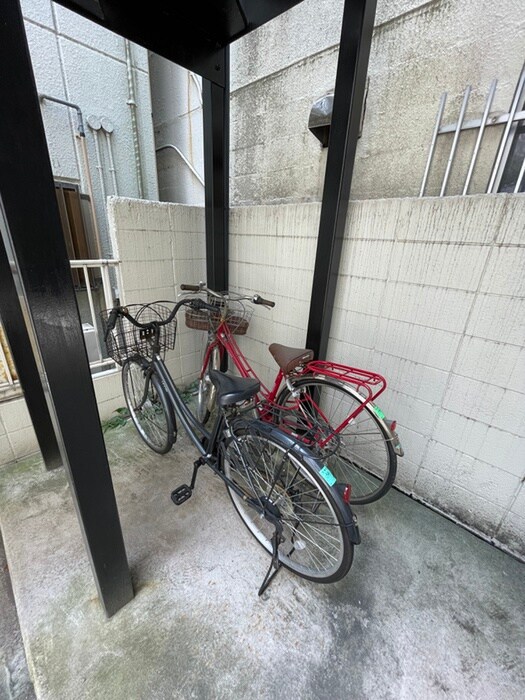 物件外観写真3　(駐輪場)