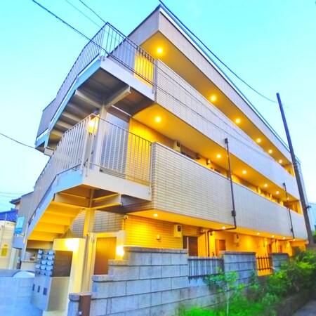 ルーガルフェリス三郷外観写真