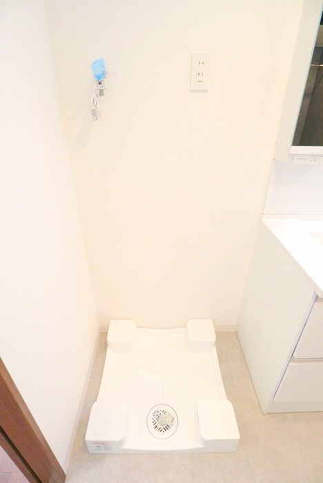 物件内観写真16　(洗濯機置場)