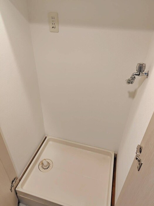 物件内観写真11　(洗濯機置場)