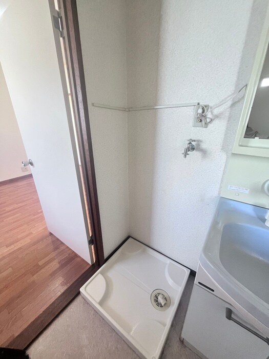 物件内観写真10　(洗濯機置場)