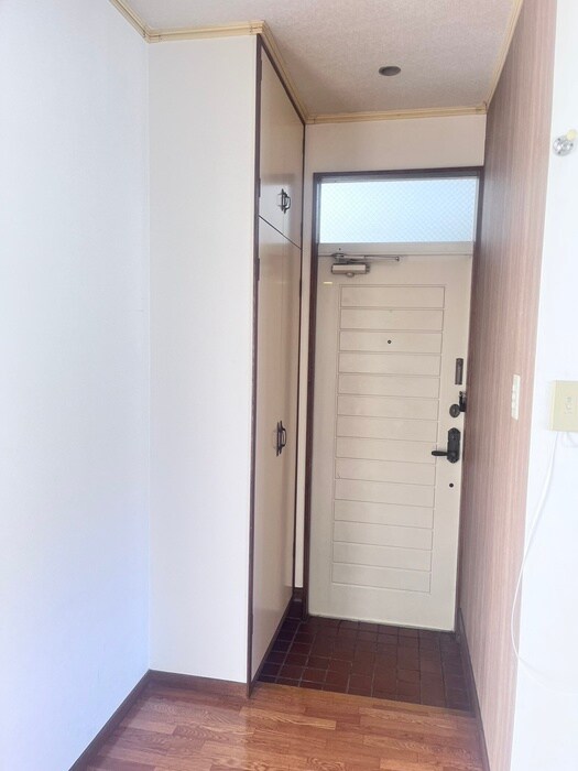 物件内観写真13　(玄関)