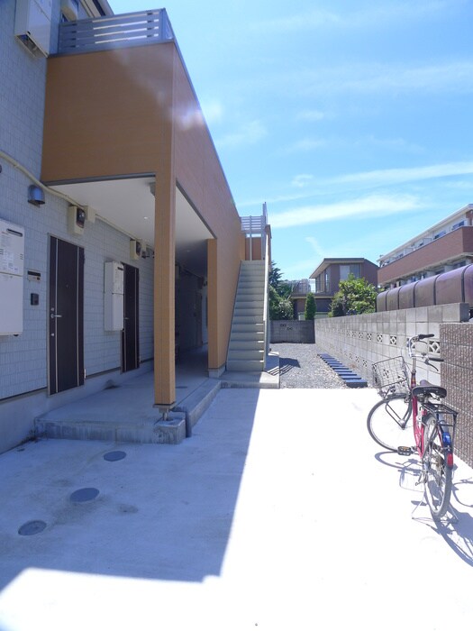 物件外観写真3　(エントランス部分)