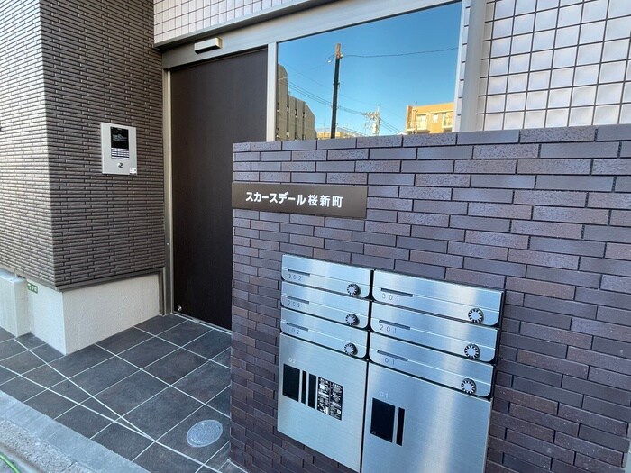 物件外観写真3　(エントランス部分)