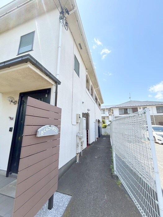 物件外観写真3　(エントランス部分)