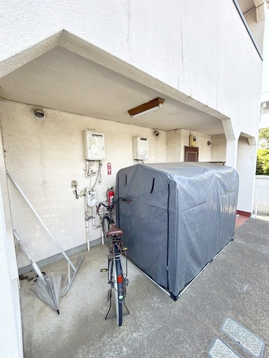 物件外観写真4　(駐輪場)