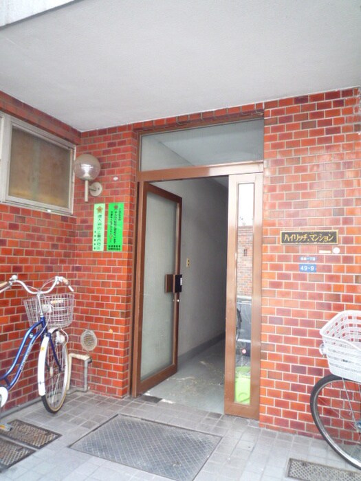 物件外観写真3　(エントランス部分)