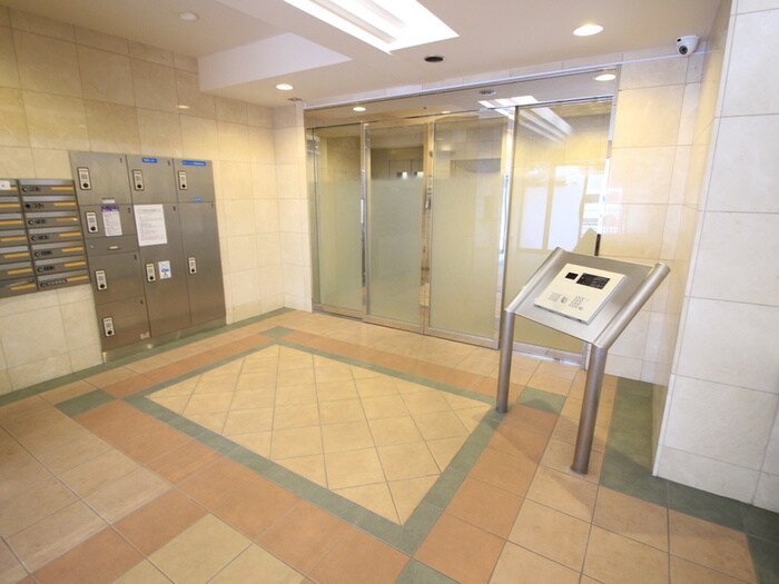 物件外観写真5　(エントランス部分)